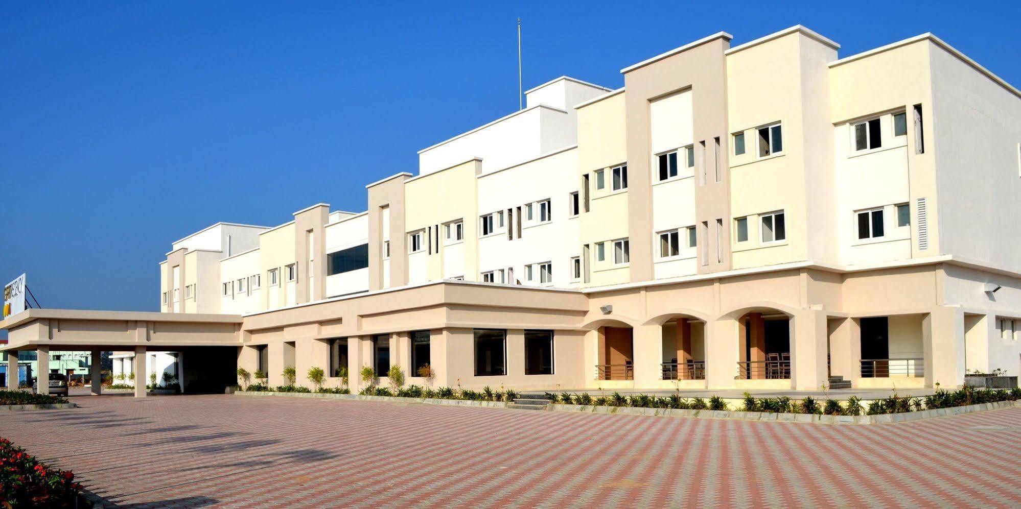 Regency Tiruttani By Grt Hotels Thiruttani Exterior photo